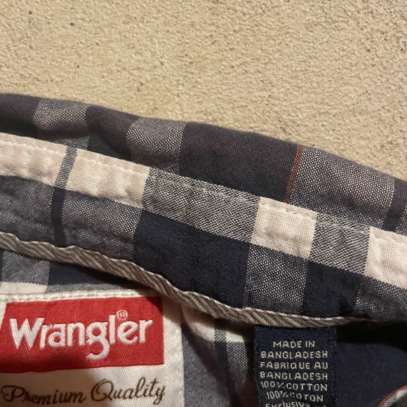 Wrangler Plaid Shirt - Picture 2 of 2